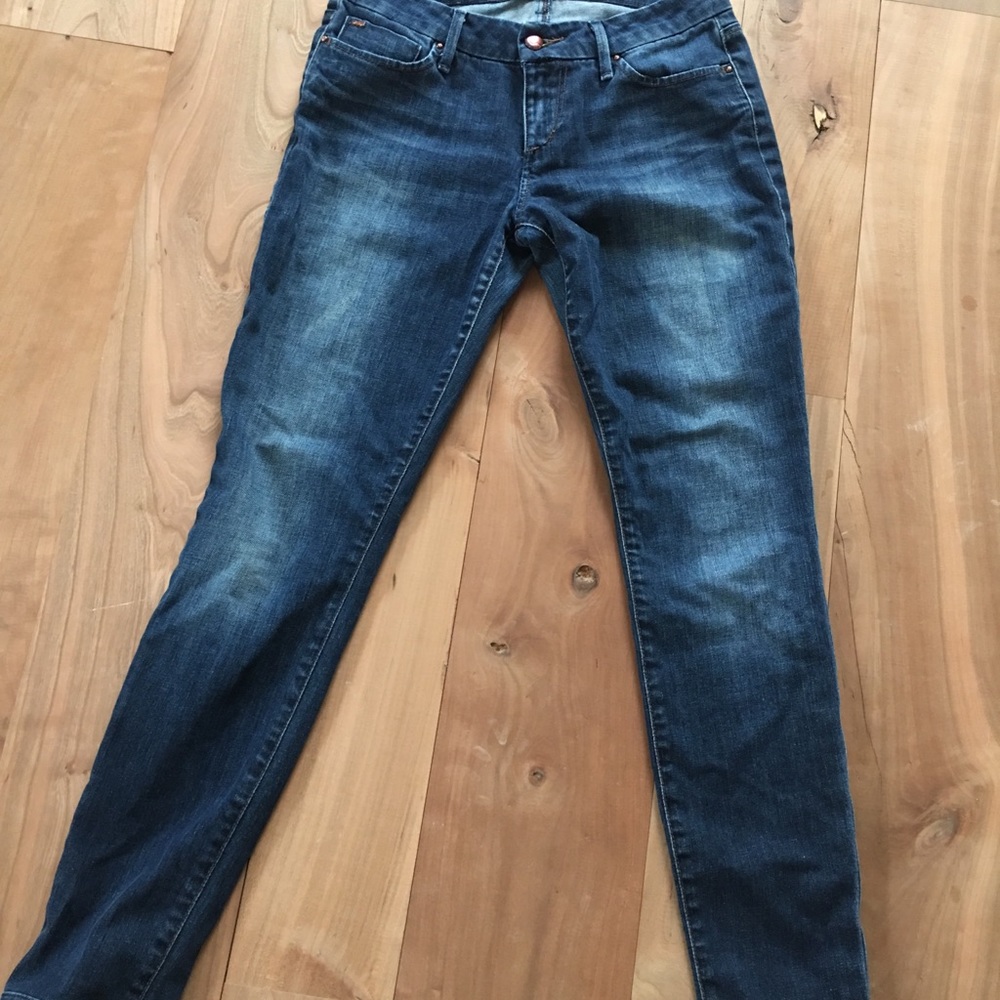 Great pair of Joes Chelsea skinny jeans 27